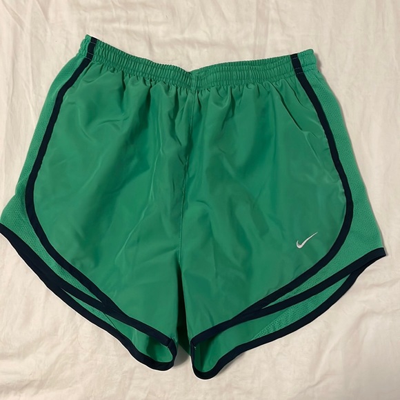 Nike tempo short - Picture 1 of 2
